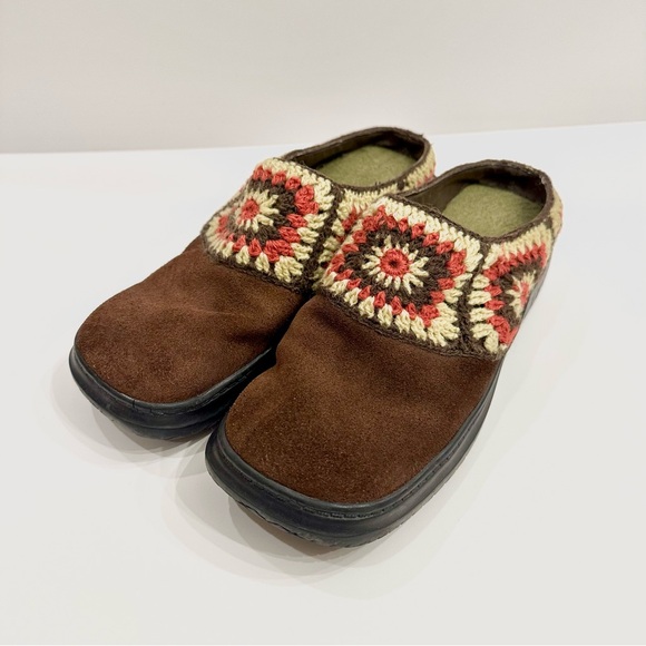 Chilis Crocheted Clogs - Picture 5 of 7